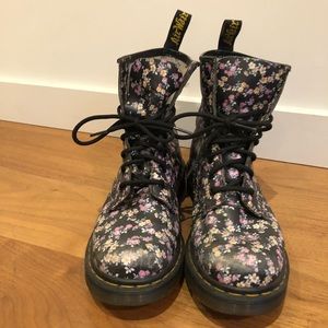 Dr Martens Flower Boots Size US Size 8